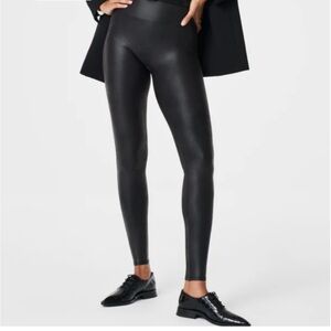 Spanx faux leather legging. Size M.